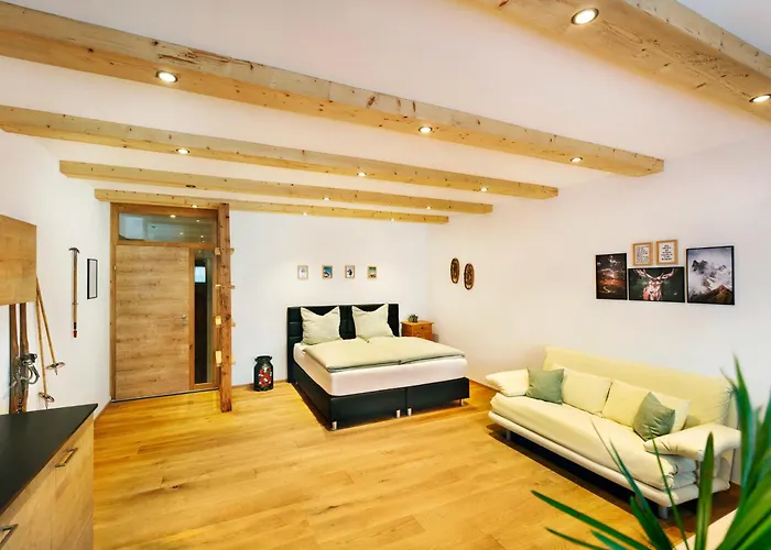 Alpine Seefeld アパート